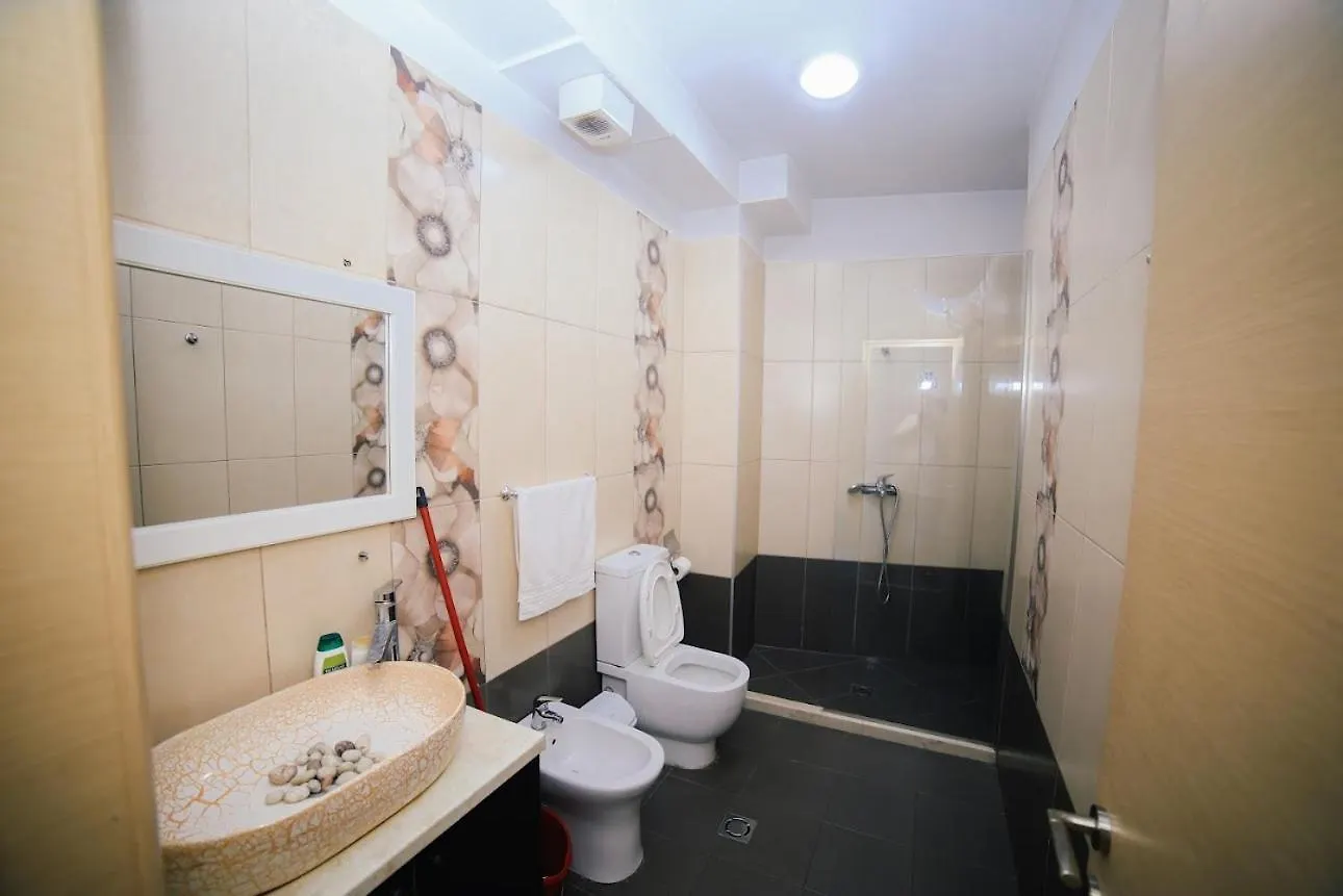 Luxury Center Apartments 2 تيرانا